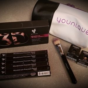 Younique make up lot